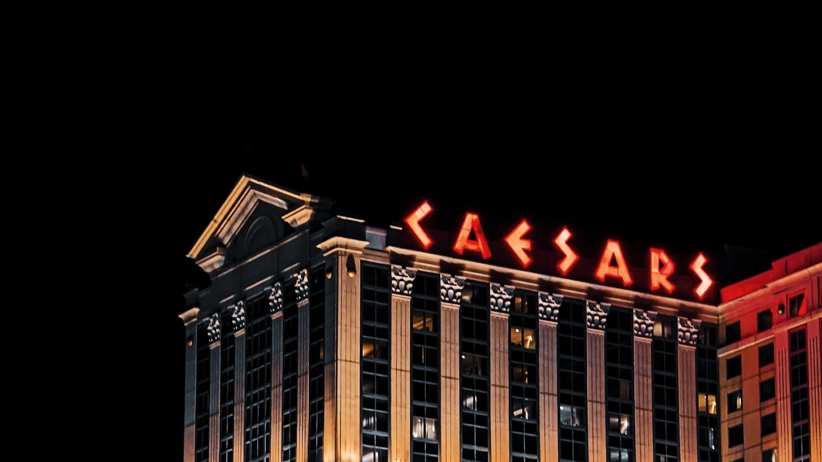 Caesars hotel and casino in Las Vegas reveals data theft to customers.