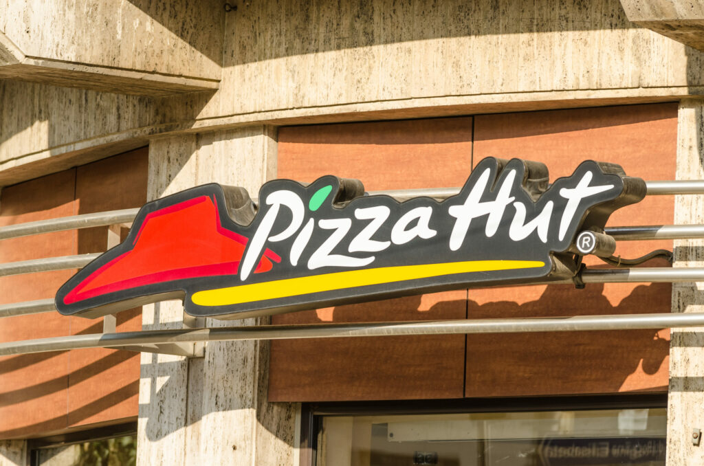 A Pizza Hut sign alerting 193 customers of a severe data breach.